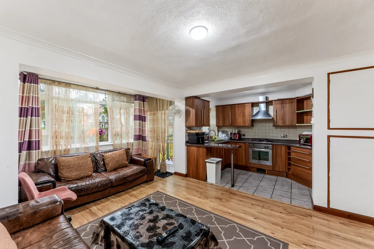 2 bed flat for sale — Smithwood Close, London