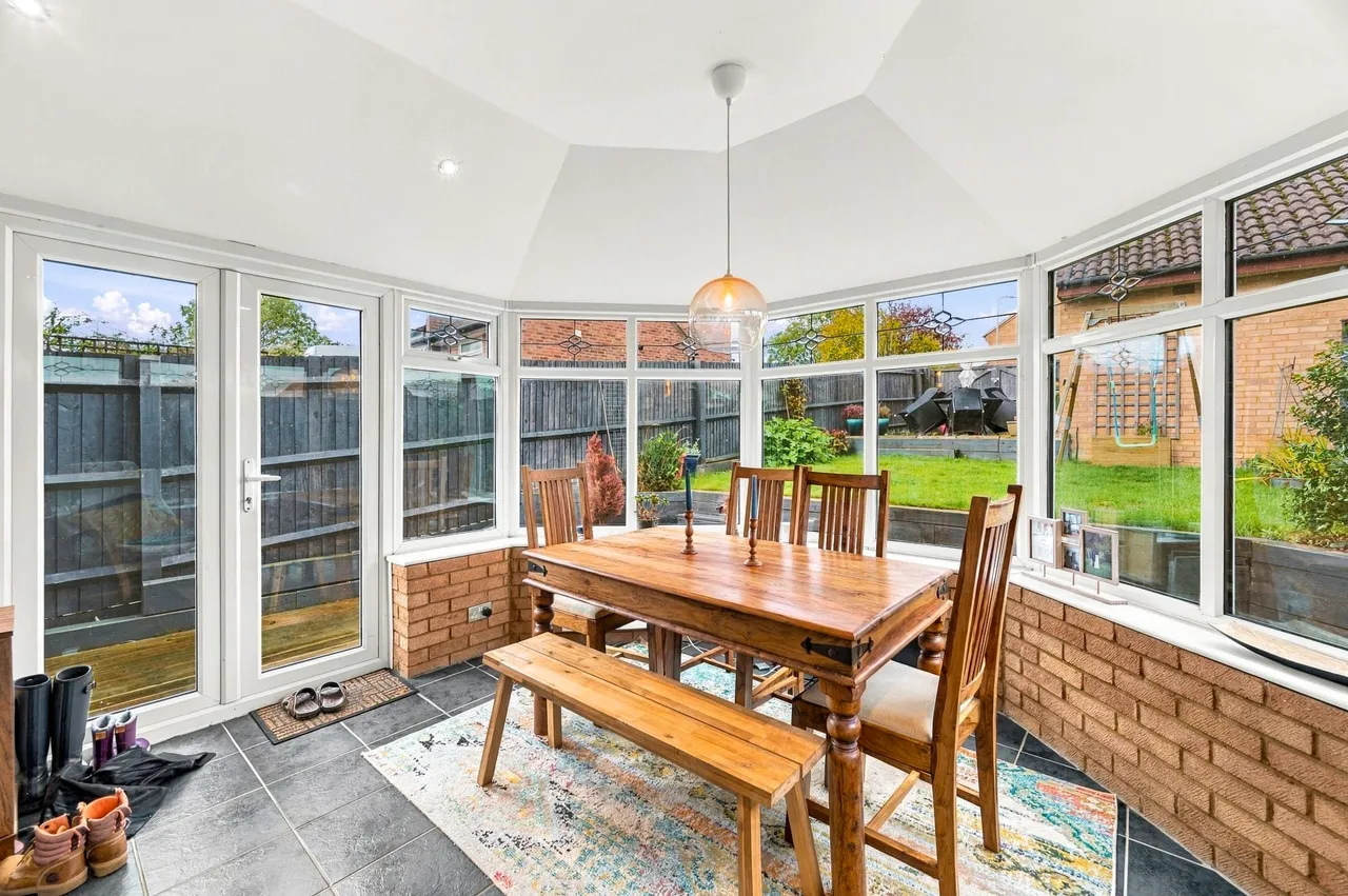 Christie Close, Newport Pagnell, MK16, photo 4