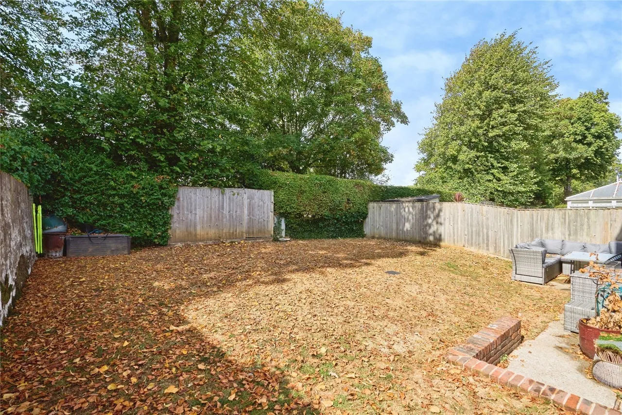 Elmbank Gardens, Sandown, PO36, photo 4