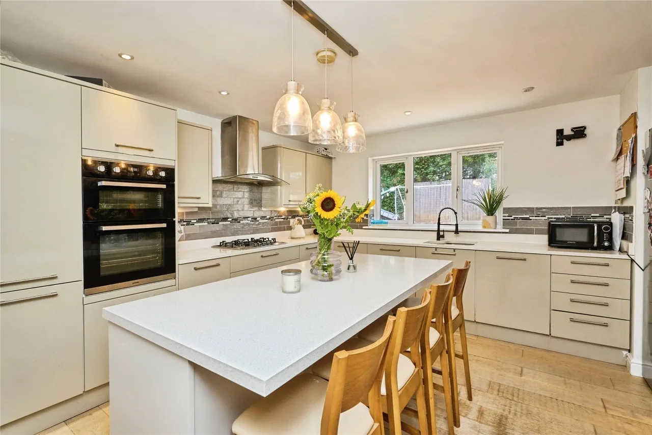 Elmbank Gardens, Sandown, PO36, photo 3