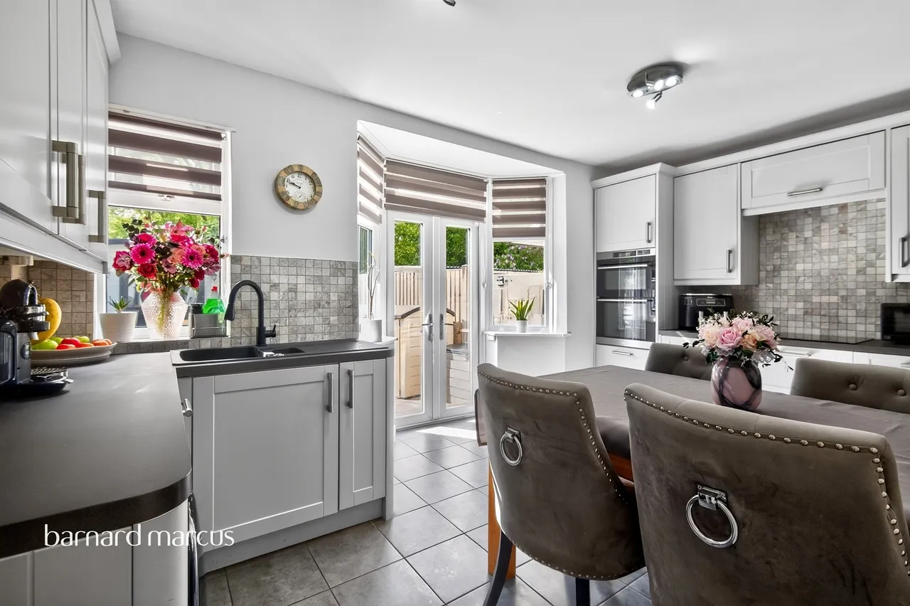 Rollesby Road, Chessington, KT9, photo 2