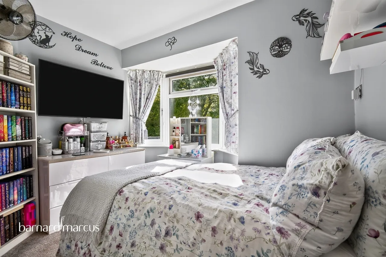 Rollesby Road, Chessington, KT9, photo 8