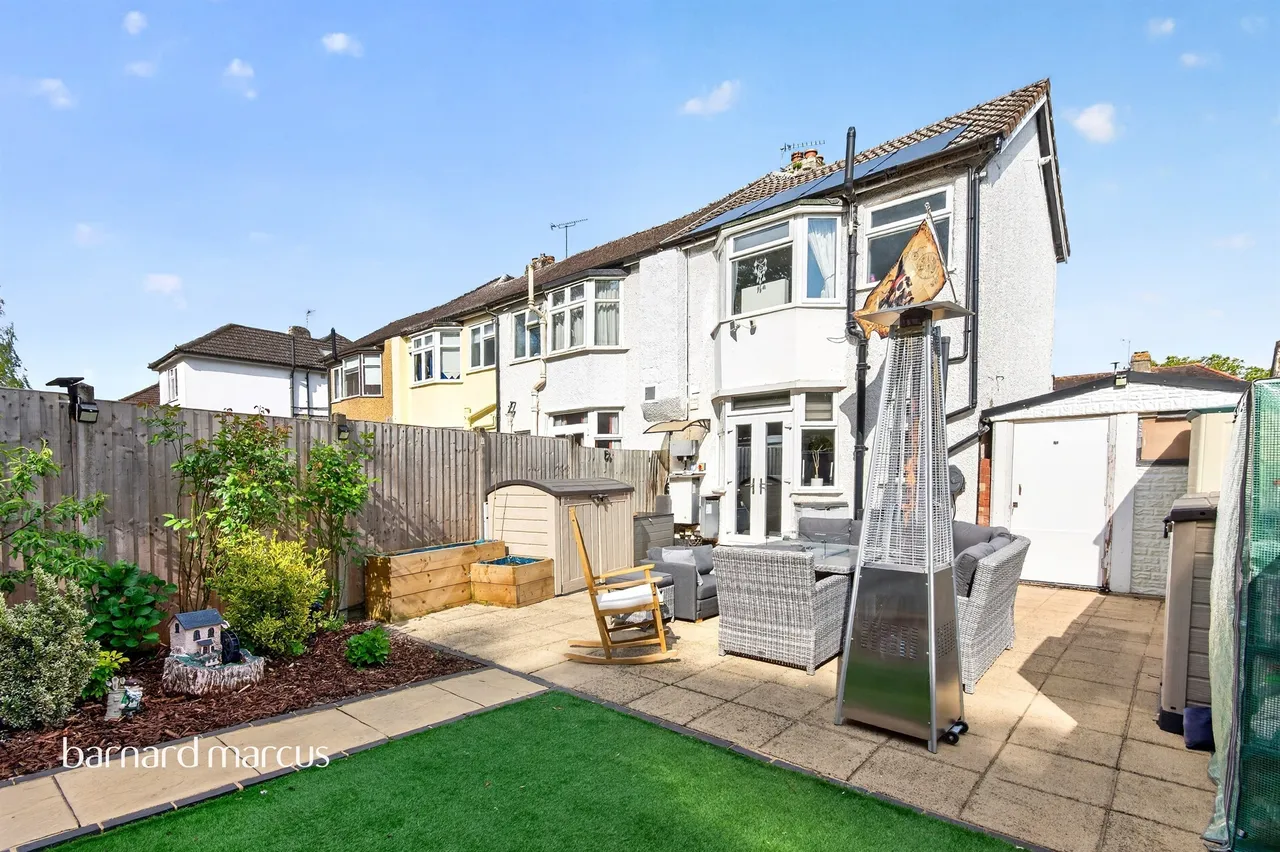 Rollesby Road, Chessington, KT9, photo 10