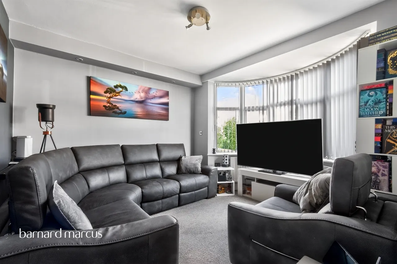 Rollesby Road, Chessington, KT9, photo 6