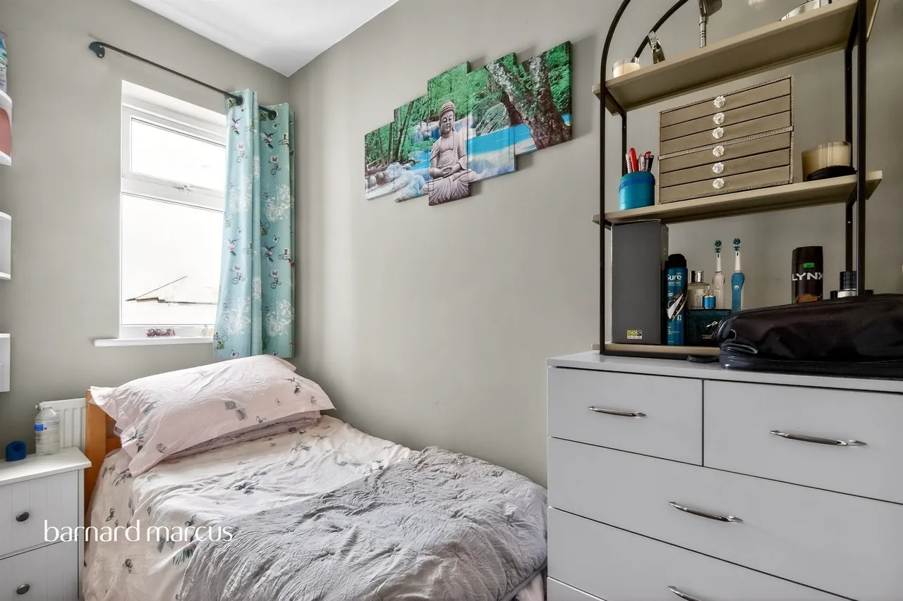 Rollesby Road, Chessington, KT9, photo 9