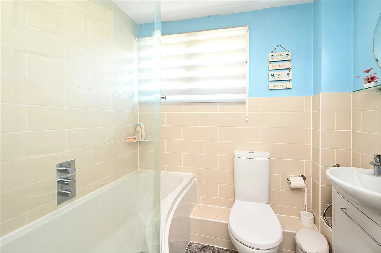 Shepherds Walk, Farnborough, GU14 9HA, photo 9