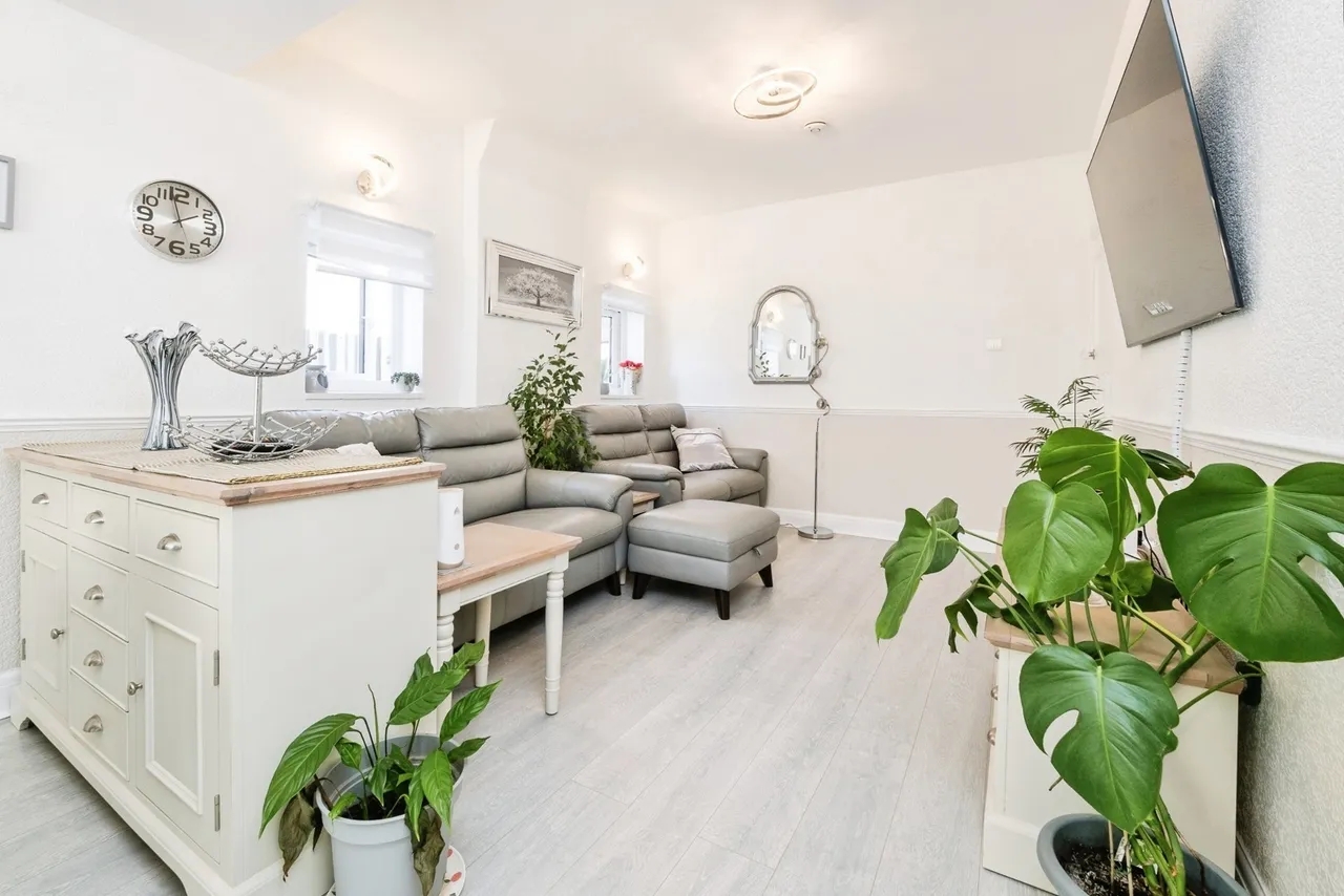 Dorrington Gardens, Hornchurch, RM12, photo 17