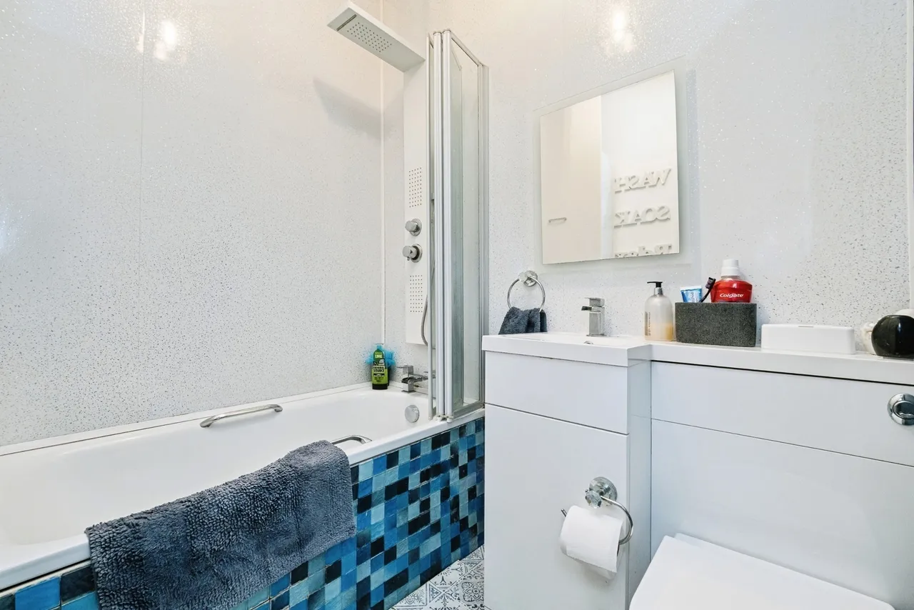 Dorrington Gardens, Hornchurch, RM12, photo 9