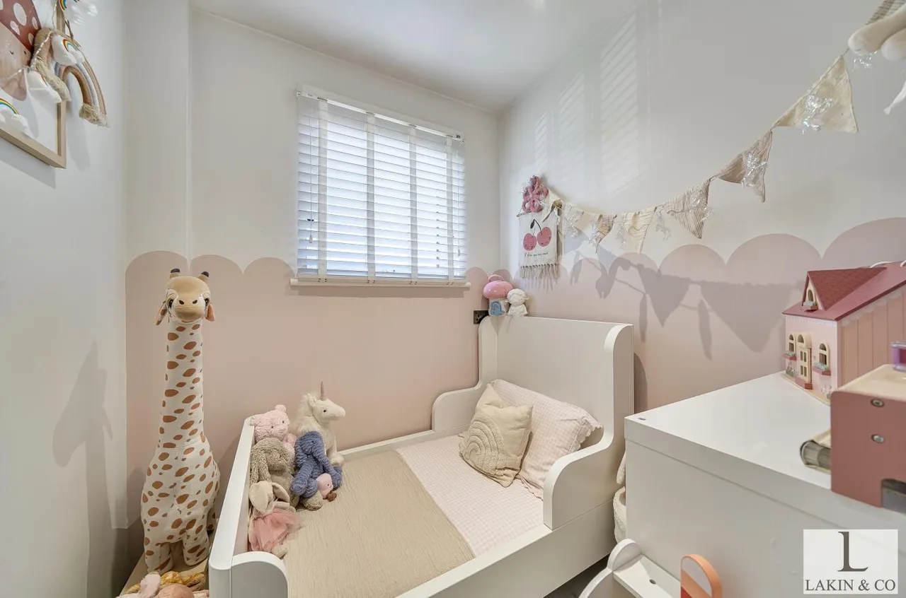 Westwood Close, Ruislip, HA4 7RE, photo 8