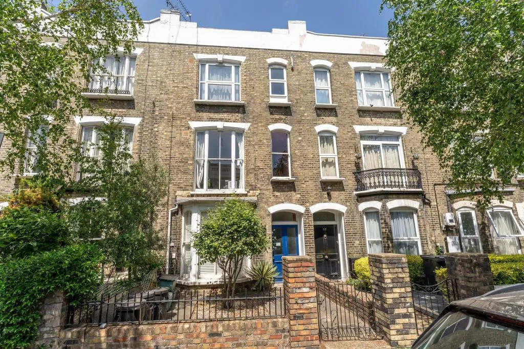 2 bed flat for sale, Arthur Road, London, N7