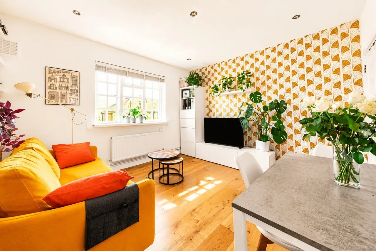 2 bed flat for sale — North Street, London
