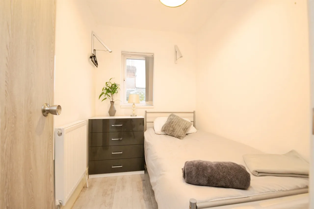 Connaught Road, Roath, CF24, photo 17