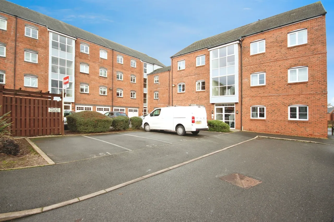 2 bed flat for sale, Chandley Wharf, Warwick, CV34