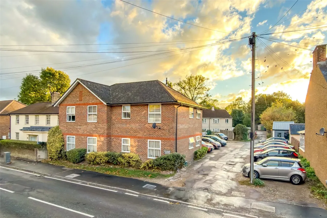 2 bed flat for sale, Park Street, St Albans, AL2