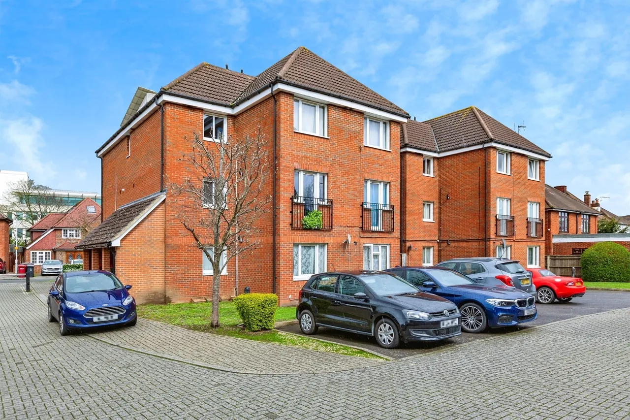 Merton Road, Slough, SL1, photo 2