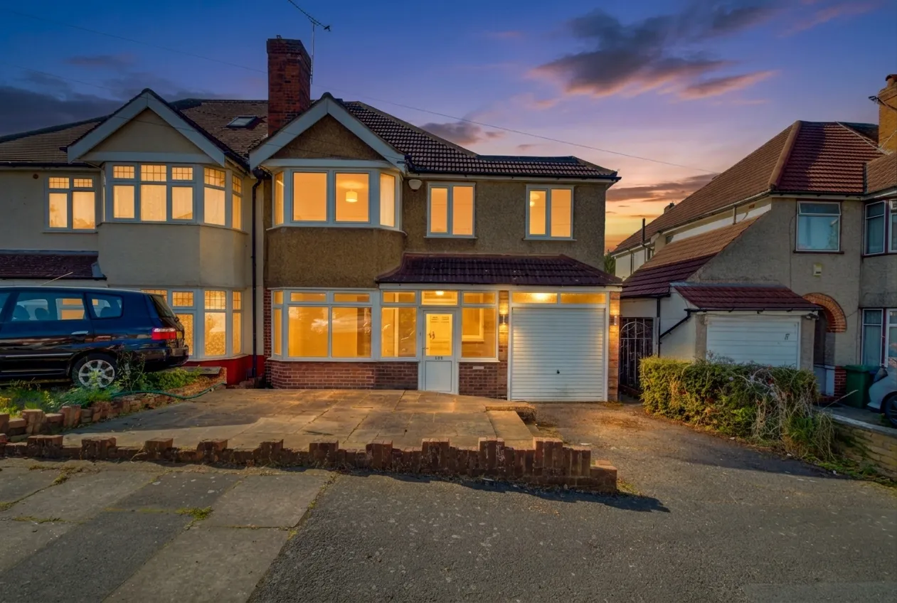 5 bed house for sale — Worple Way, Harrow, HA2