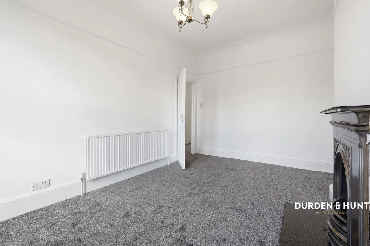 Latchett Road, Woodford, E18, photo 3