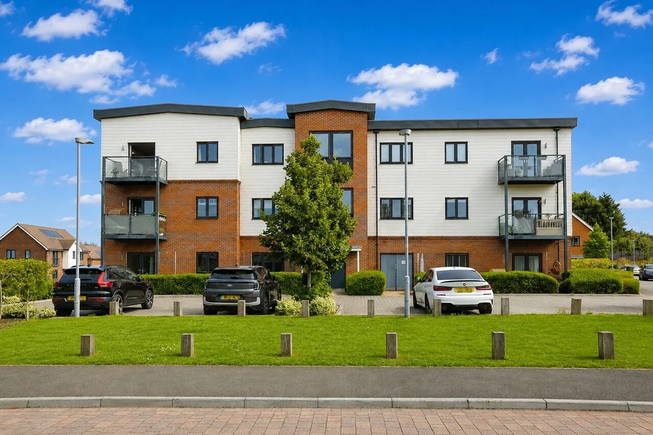 2 bed flat for sale — Claypit Copse, Bursledon, Southampton