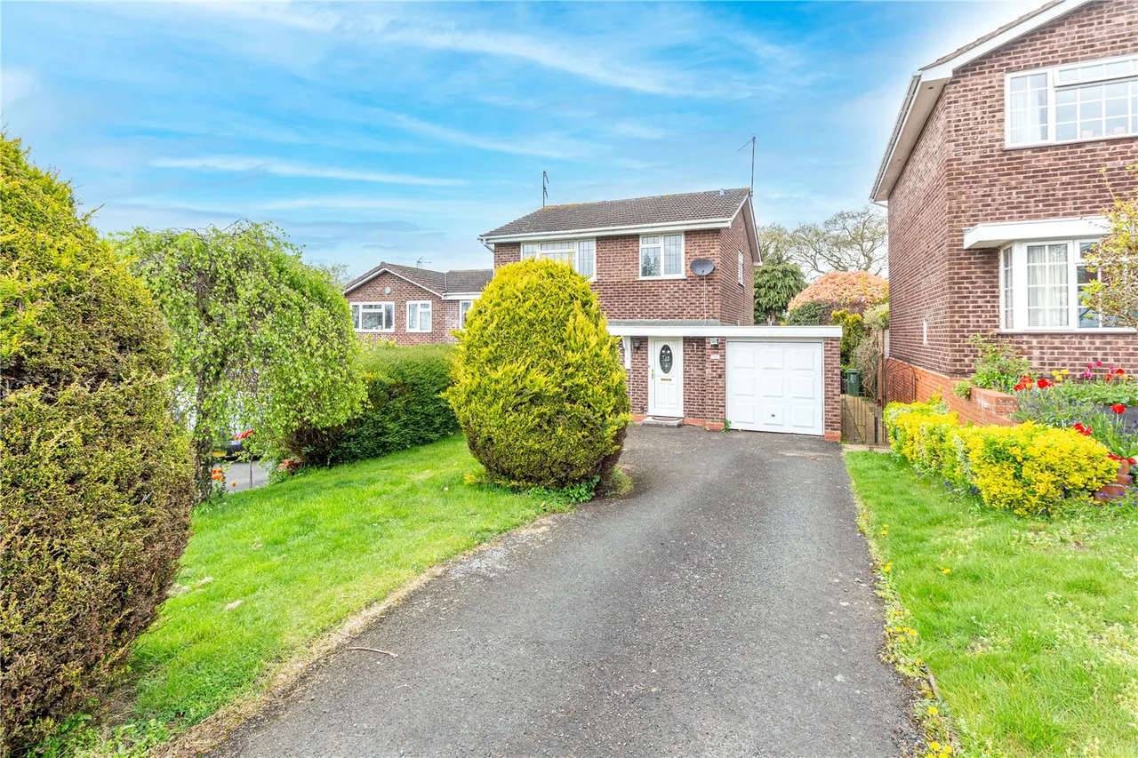 4 bed house for sale — Yvonne Road, Crabbs Cross, Redditch, Worcestershire, B97 5HP