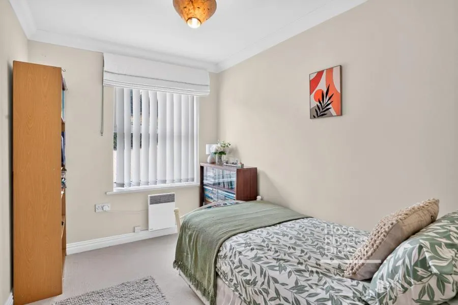 Medina Gardens, Cowes, PO31, photo 9