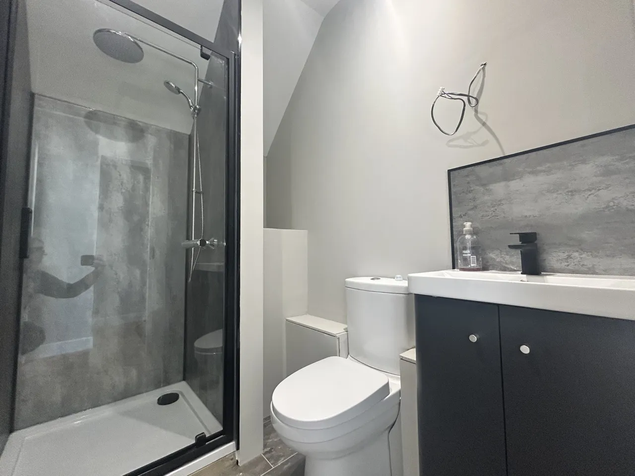 Horley, RH6, photo 9