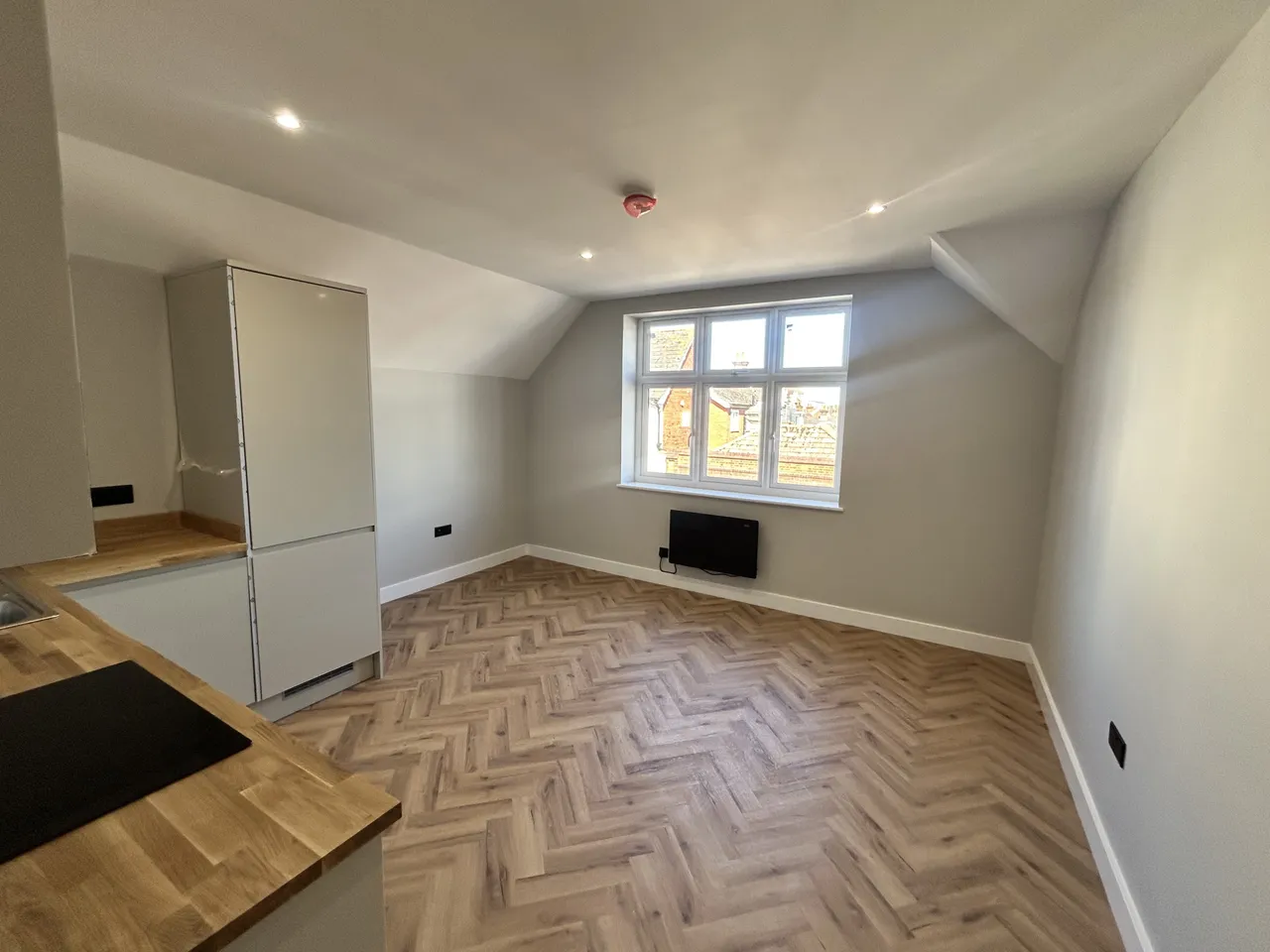 Horley, RH6, photo 7
