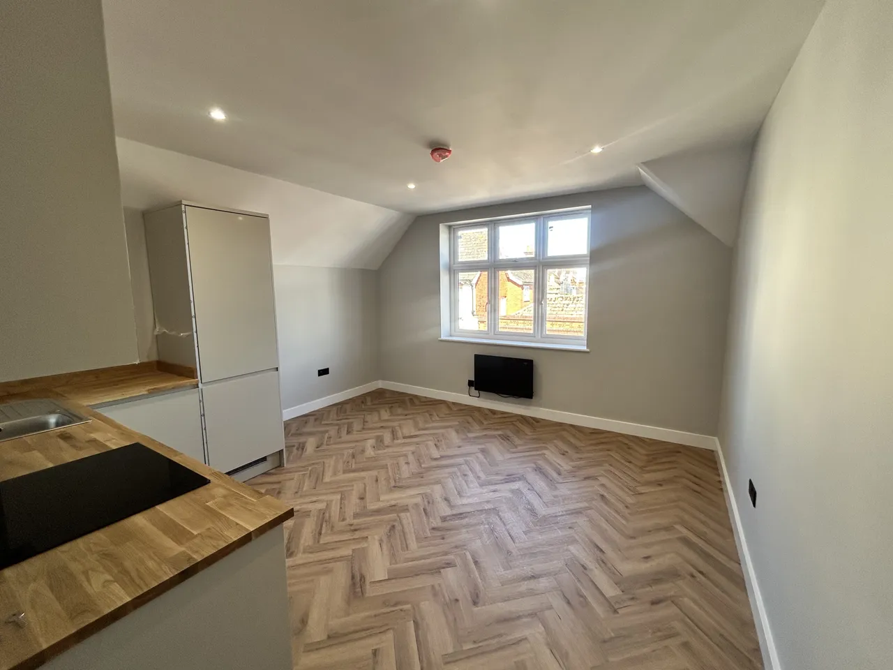 Horley, RH6, photo 6