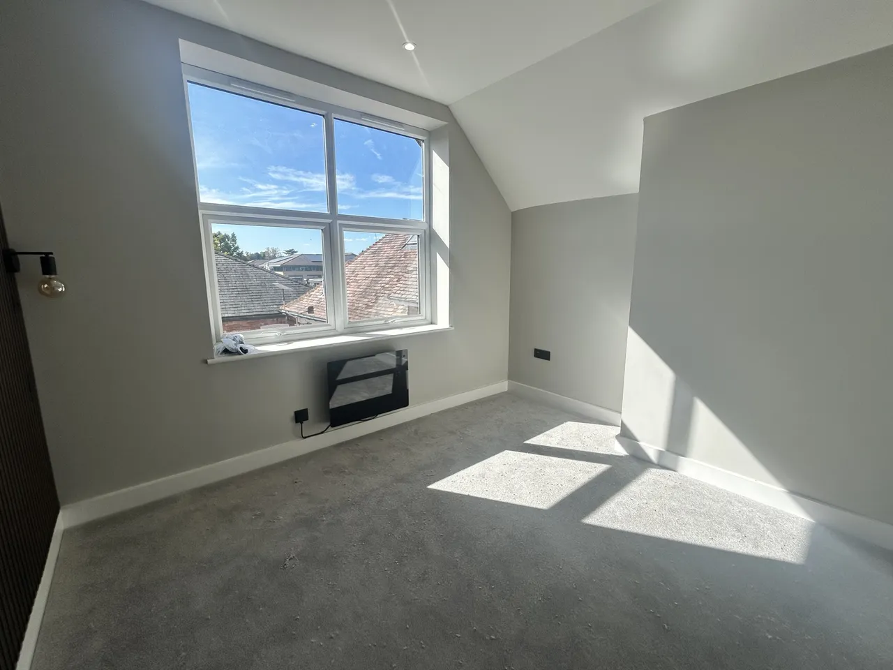 Horley, RH6, photo 4