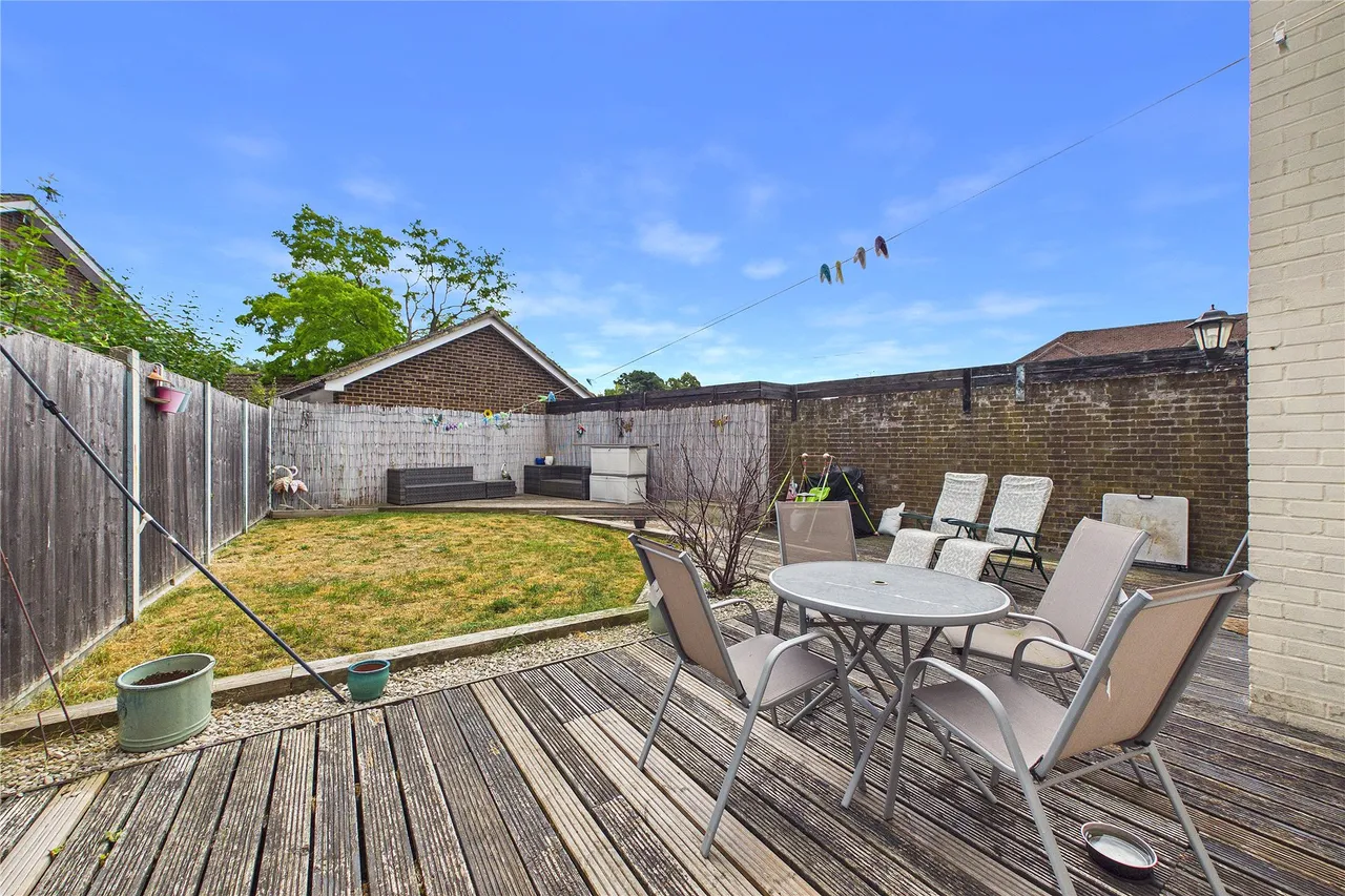 Christie Close, Lightwater, GU18, photo 10