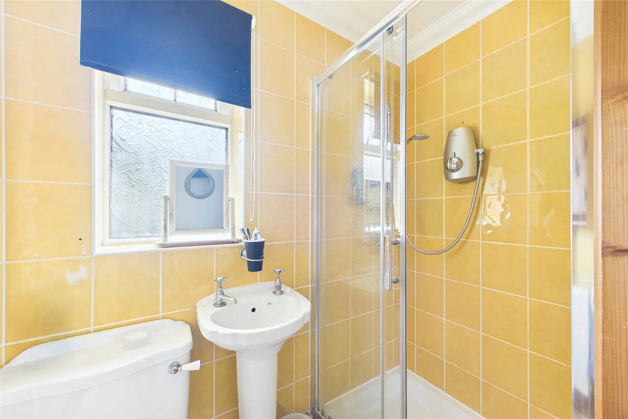 Christie Close, Lightwater, GU18, photo 9