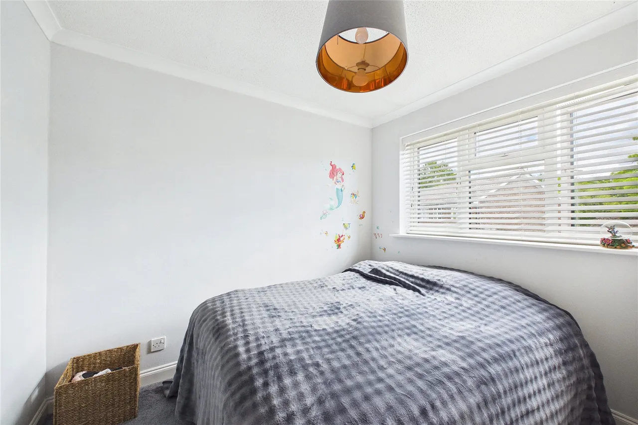 Christie Close, Lightwater, GU18, photo 7