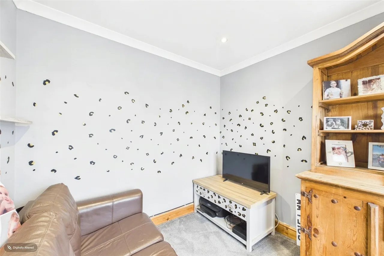 Christie Close, Lightwater, GU18, photo 5