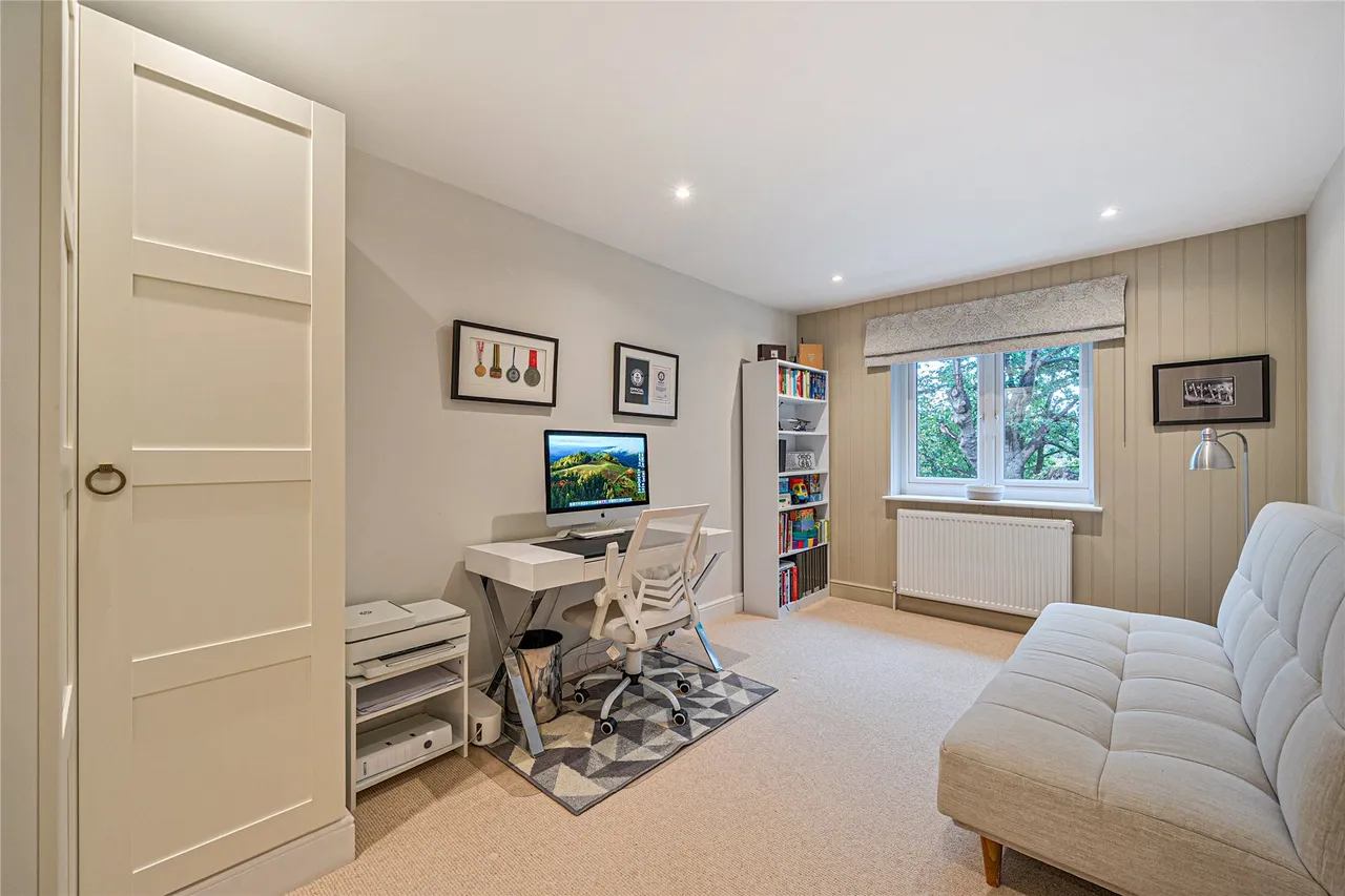 Clandon Road, Send, GU23, photo 9