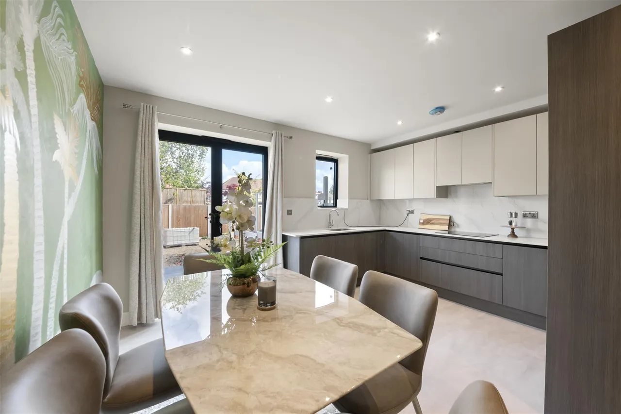 Field Road, Feltham, photo 5