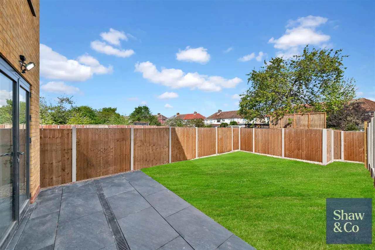 Field Road, Feltham, photo 18