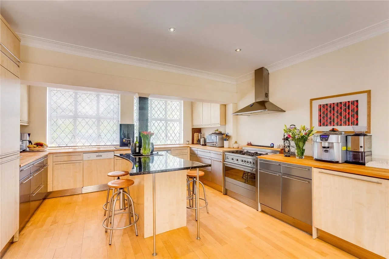 Sutherland Grove, London, SW18, photo 11