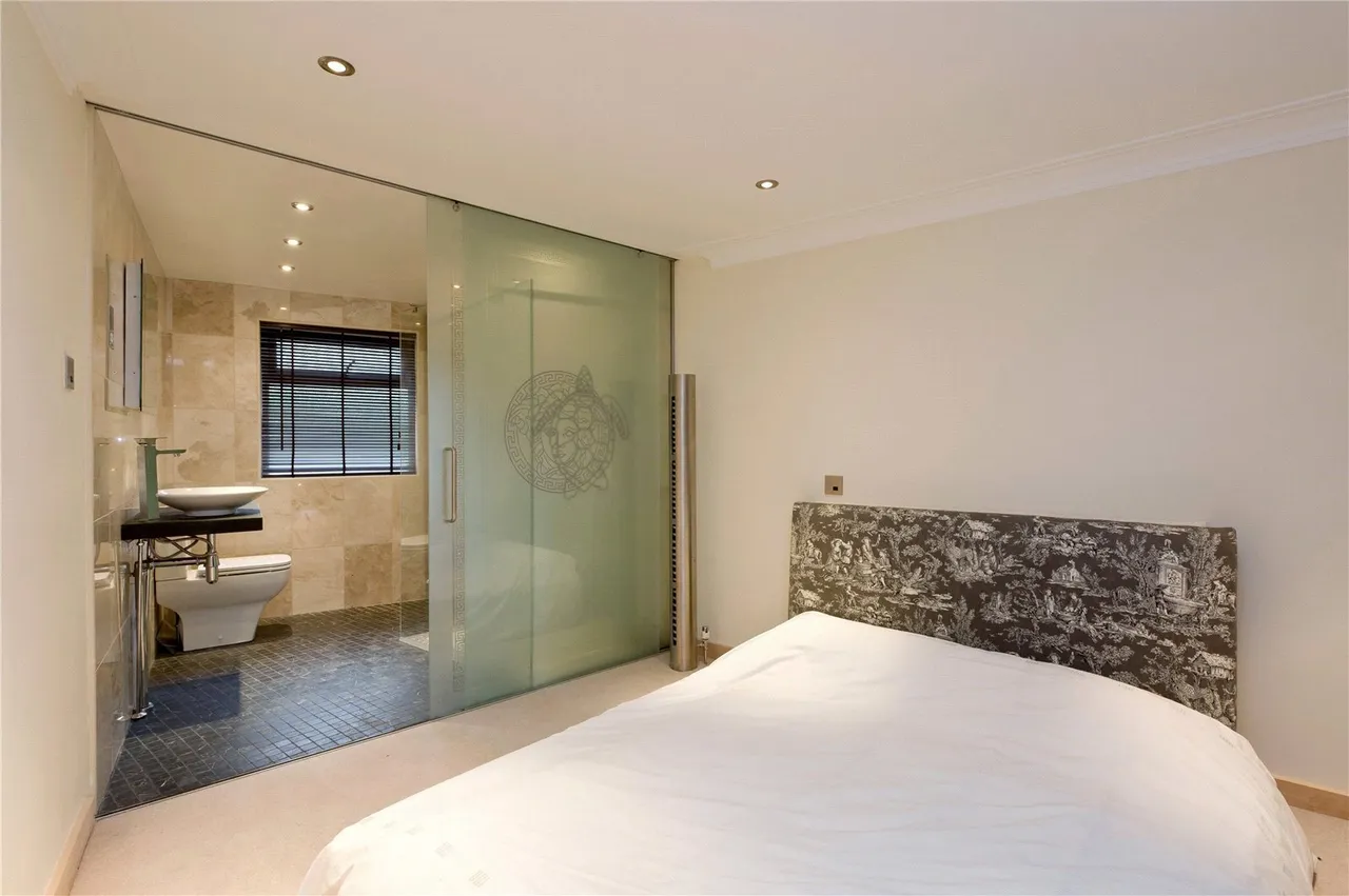 Sutherland Grove, London, SW18, photo 5