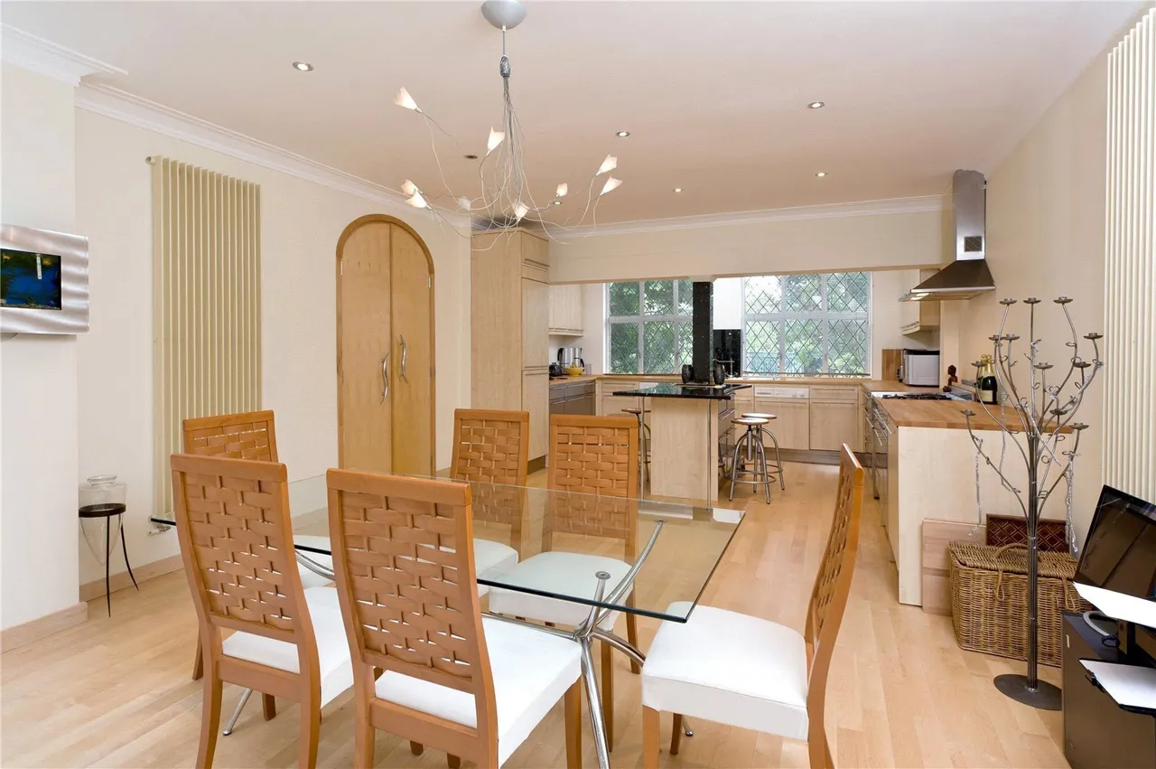 Sutherland Grove, London, SW18, photo 12