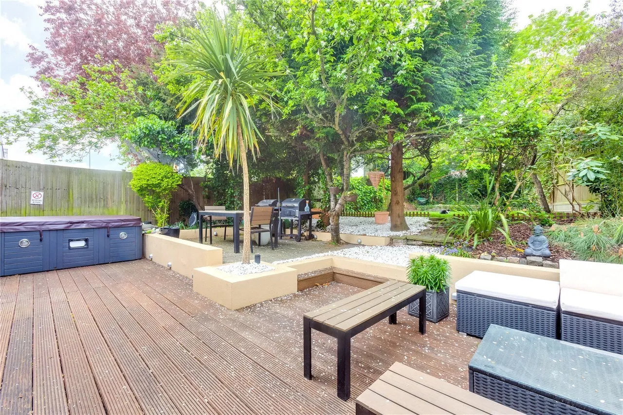 Sutherland Grove, London, SW18, photo 9
