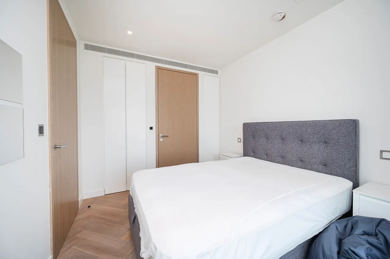 Flat 3105, 2 Principal Tower, London, photo 6