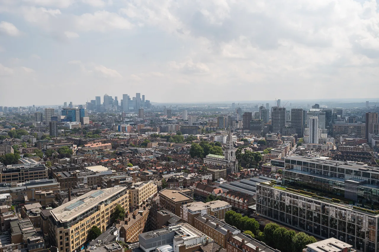 Flat 3105, 2 Principal Tower, London, photo 7