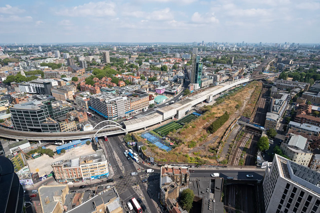 Flat 3105, 2 Principal Tower, London, photo 9