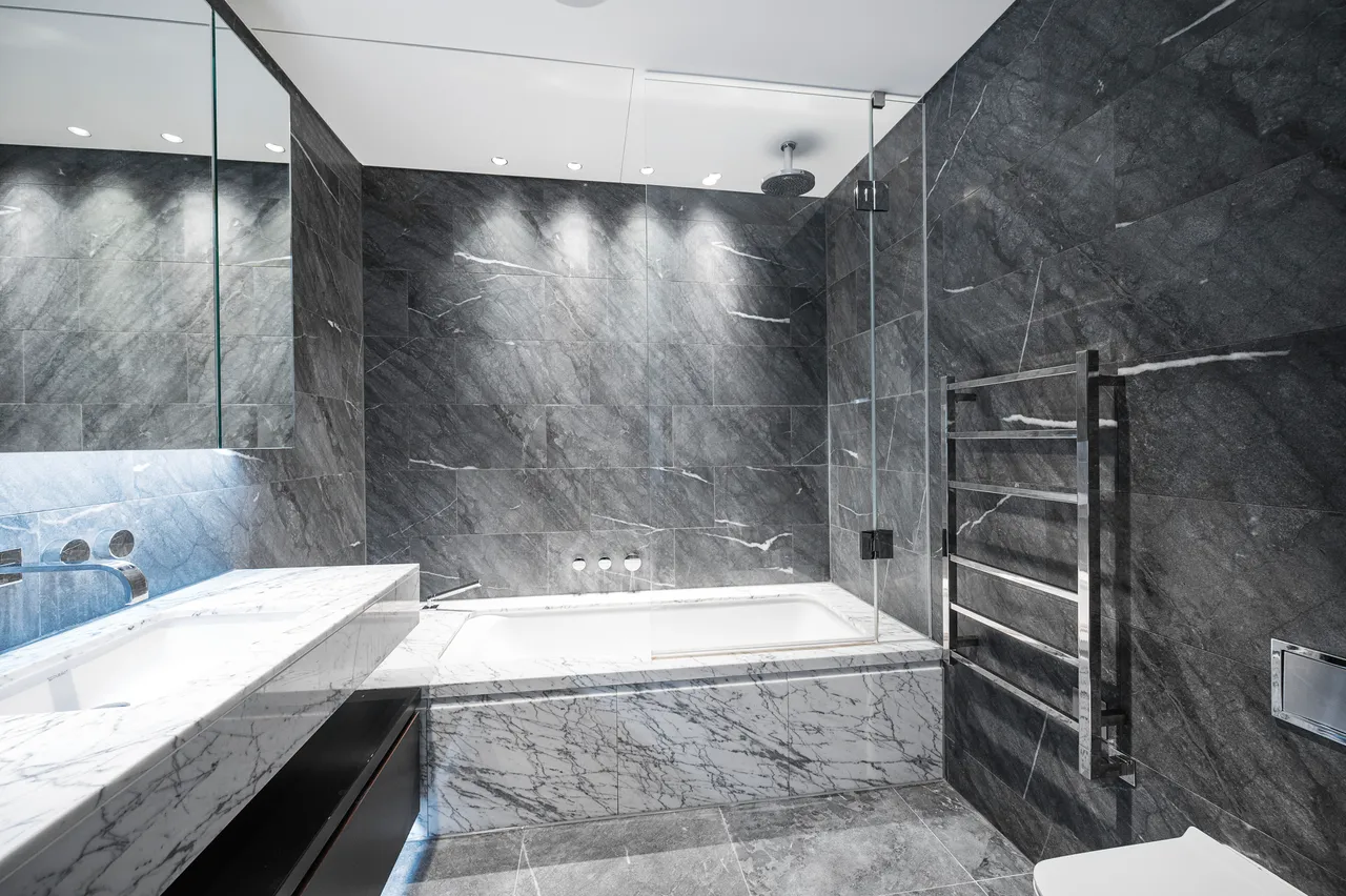 Flat 3105, 2 Principal Tower, London, photo 5