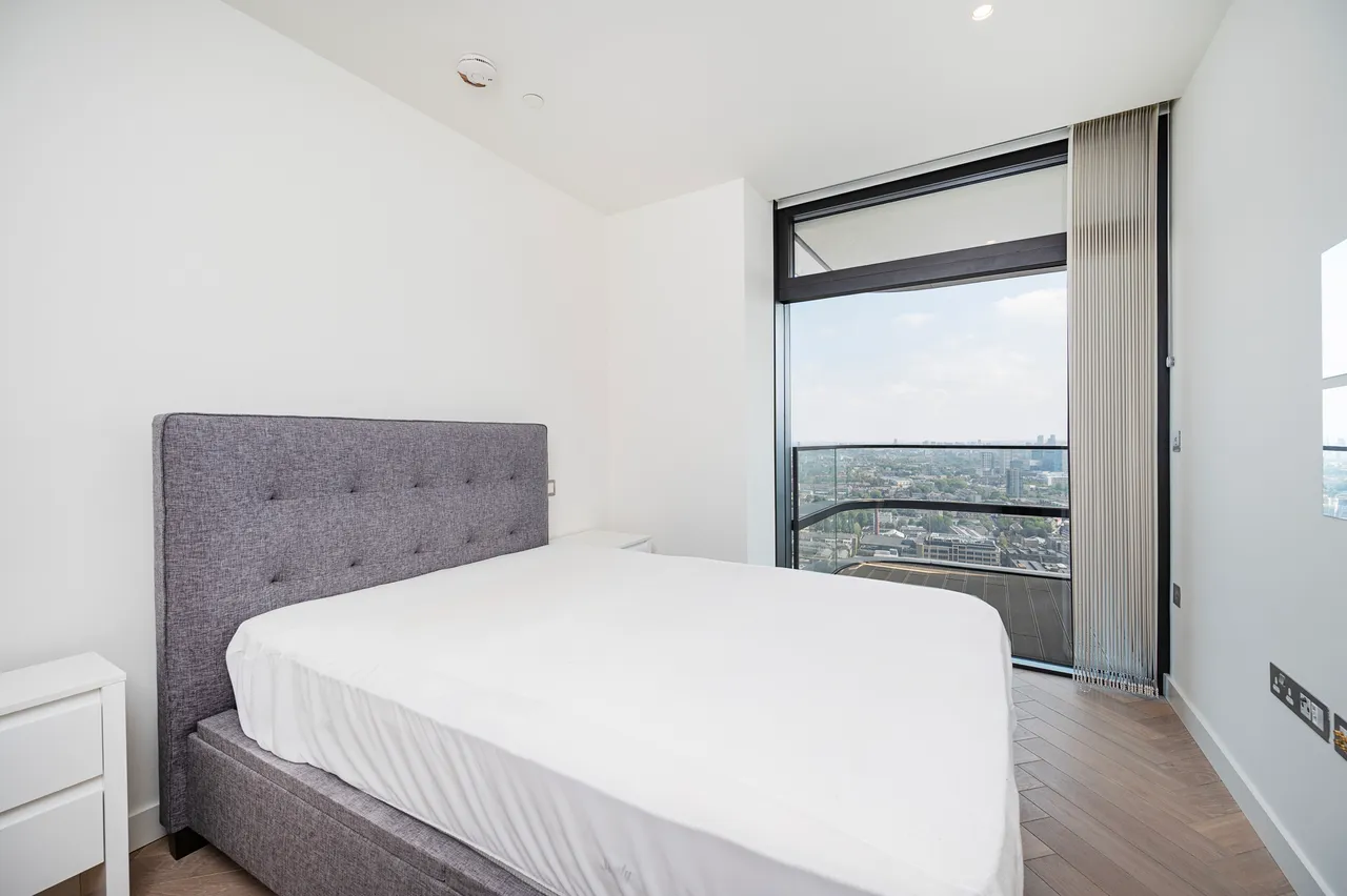 Flat 3105, 2 Principal Tower, London, photo 4