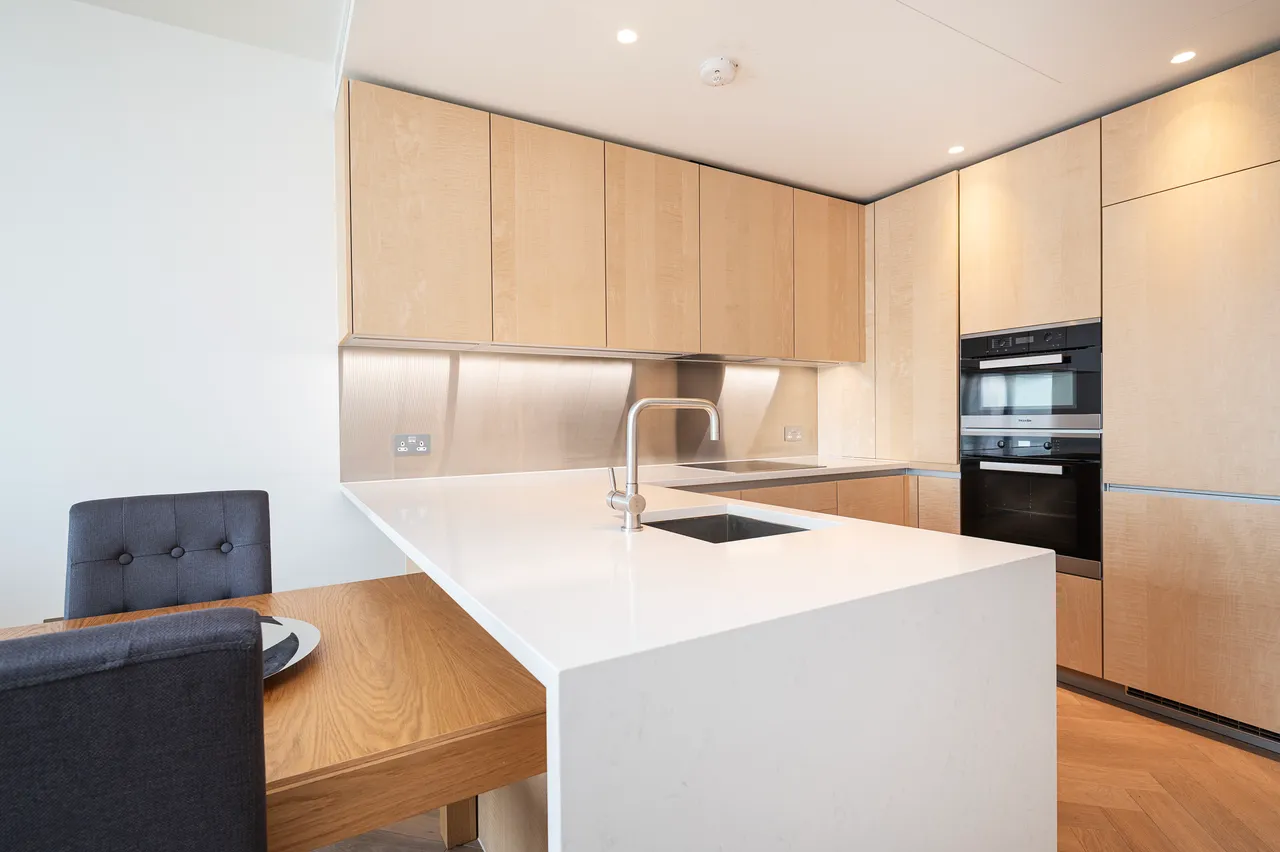 Flat 3105, 2 Principal Tower, London, photo 2