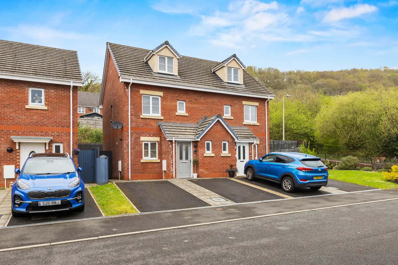 3 bed house for sale — Clos Y Cwm, Swansea, Neath Port Talbot, SA8 4JZ