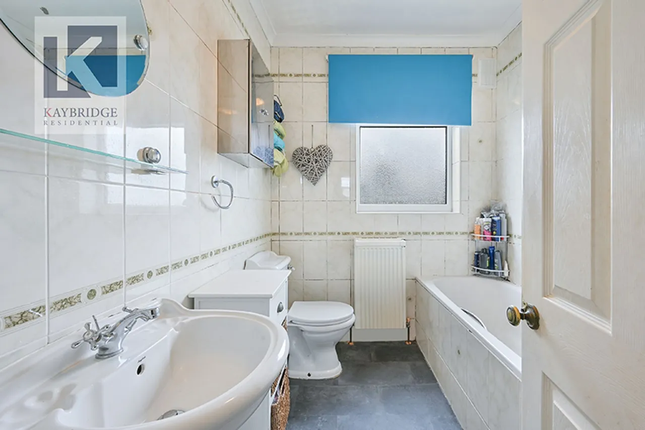 Stoneleigh Avenue, Worcester Park, KT4, photo 10