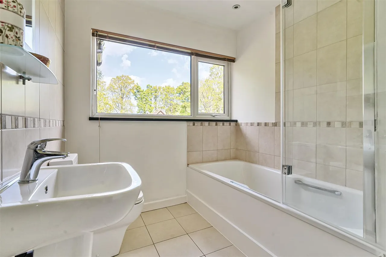 Salterns Lane, Old Bursledon, photo 22