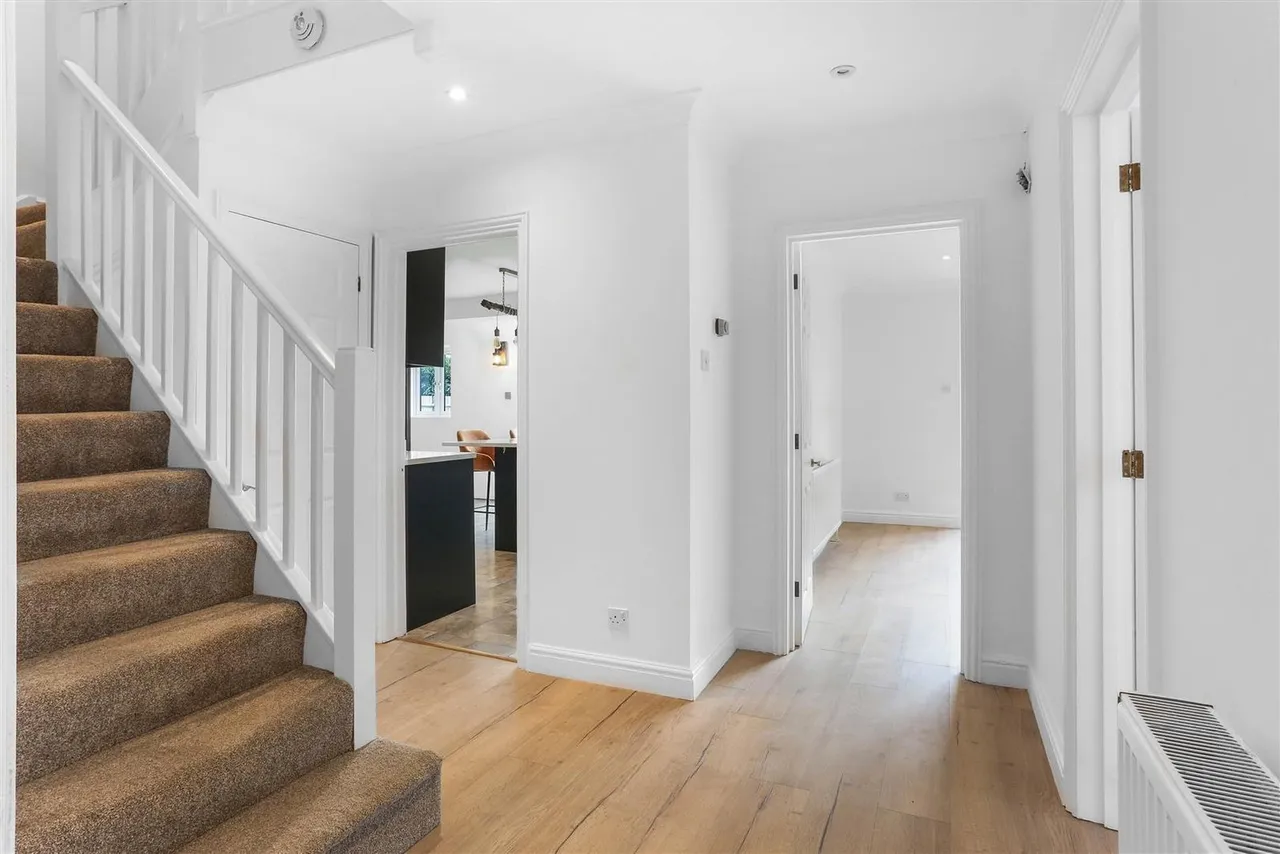 Chanton Drive, Ewell, Epsom, KT17 3DN, photo 5