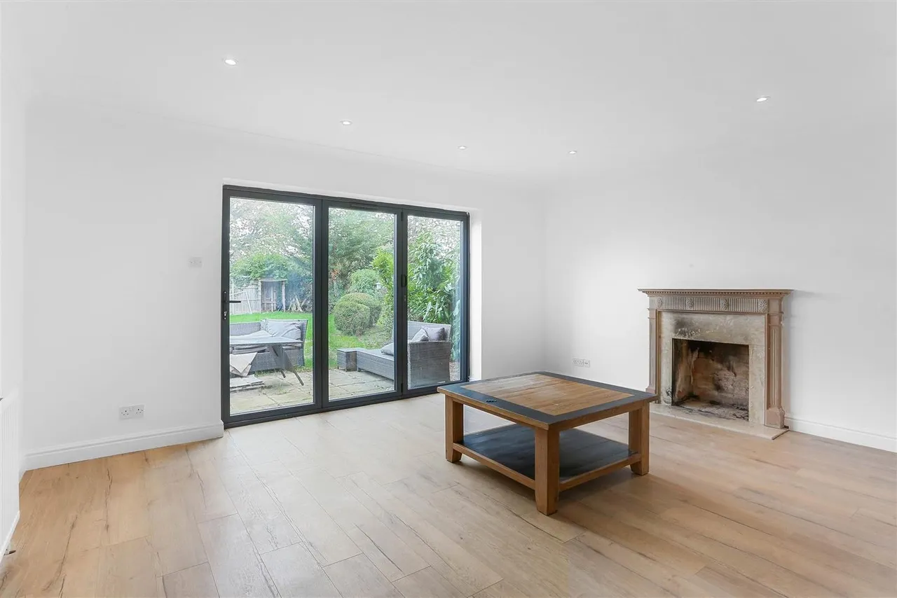 Chanton Drive, Ewell, Epsom, KT17 3DN, photo 4